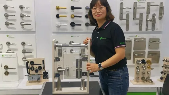 Personnalisation de base Acier inoxydable durable de haute qualité Toilettes publiques Douche Salle de bains Accessoires de cloison de toilette Raccords de cabine Matériel de cloison de toilette