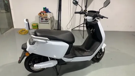 Pliage alimenté par batterie vitesse régler les aides à la marche modèle Dyn30A avec accoudoir relevable pour les personnes à mobilité limitée